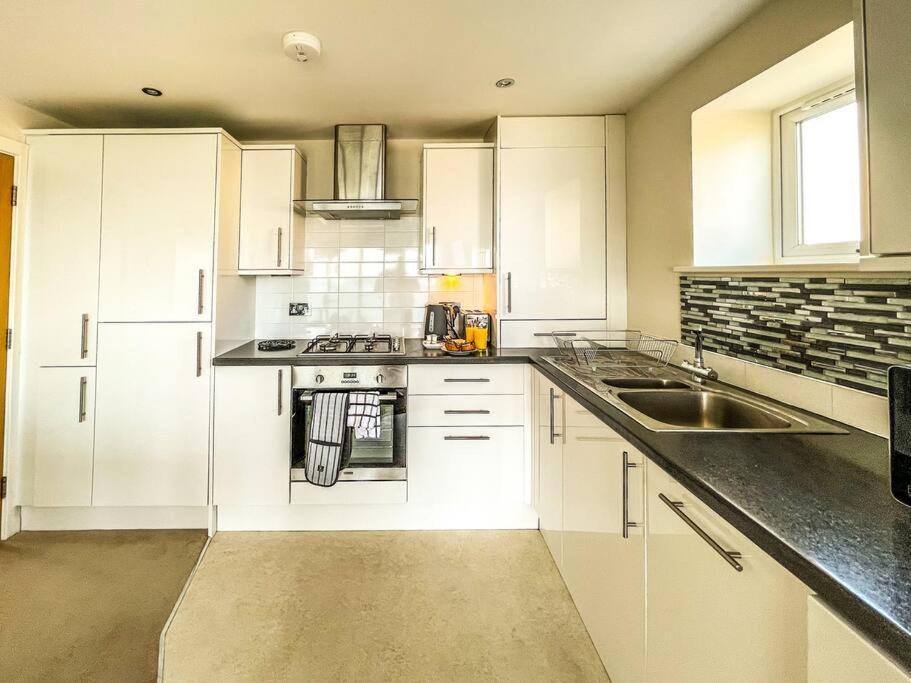Soho Beach With Fabulous Sea View And 2 Minutes To The Beach With Free Parking And Netflix