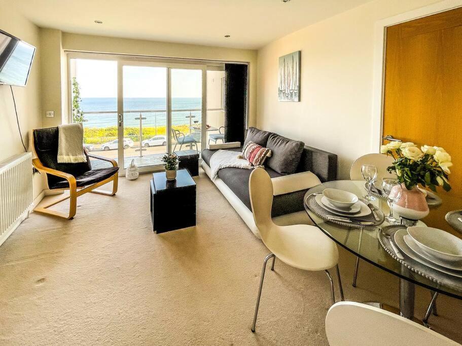 Soho Beach With Fabulous Sea View And 2 Minutes To The Beach With Free Parking And Netflix Apartment