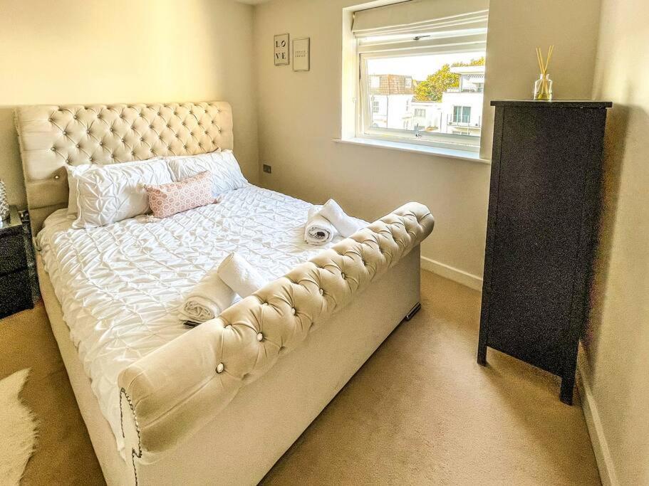 Soho Beach With Fabulous Sea View And 2 Minutes To The Beach With Free Parking And Netflix Apartment *